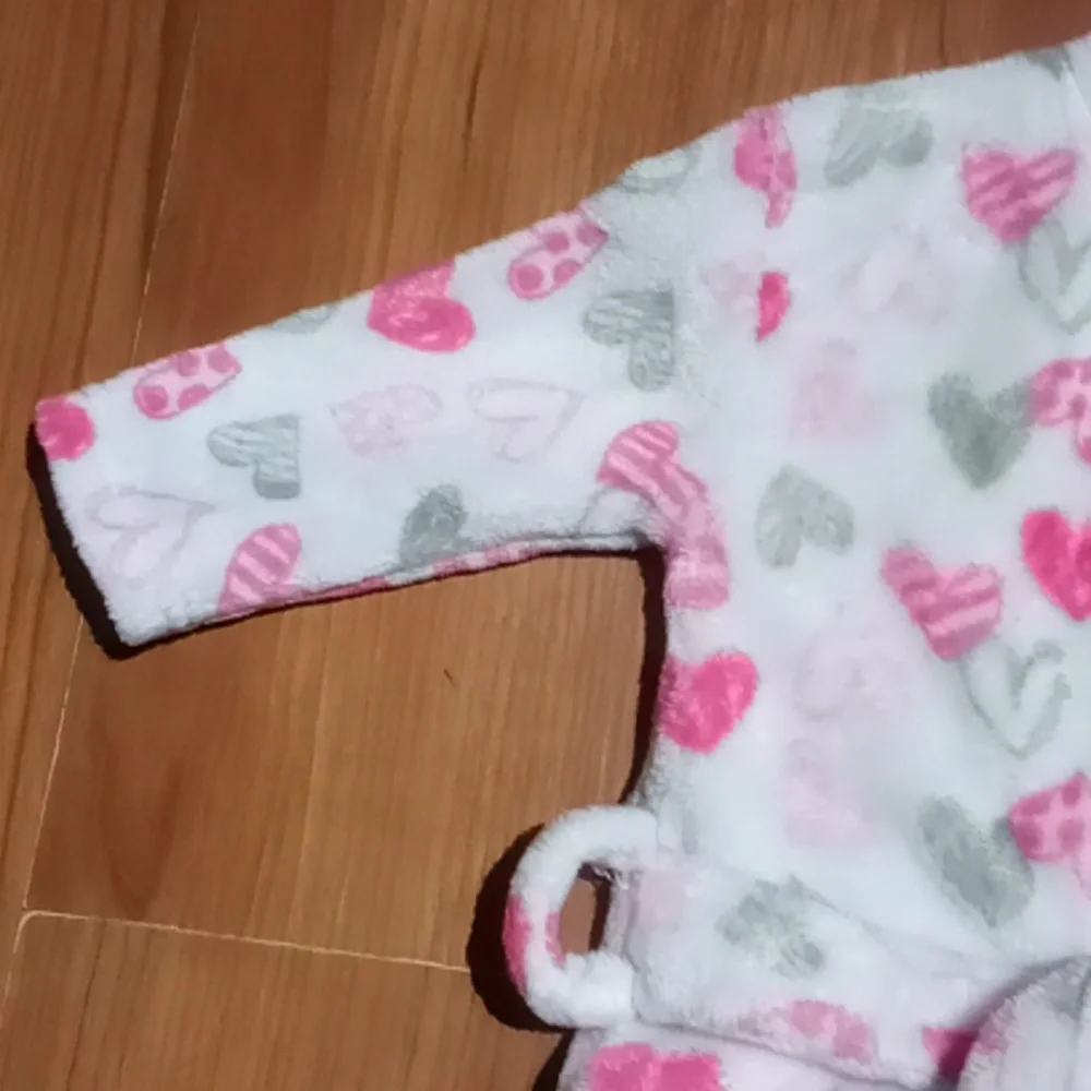 EUC soft baby robe w/2 front pockets & tie